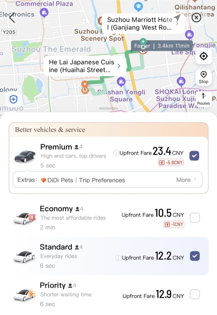DiDiの短距離移動における料金比較。Premium（23.4元）とStandard（12.2元）を表示。